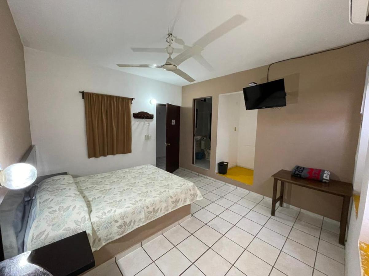 Hotel Moreno ซิวดัด วัลเลส ภายนอก รูปภาพ