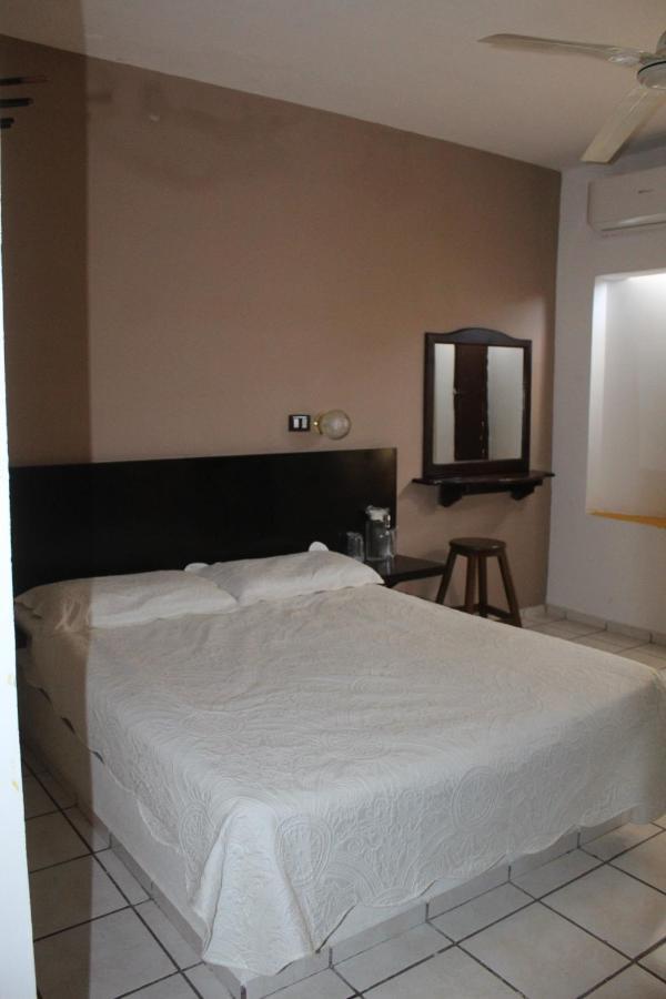 Hotel Moreno ซิวดัด วัลเลส ภายนอก รูปภาพ